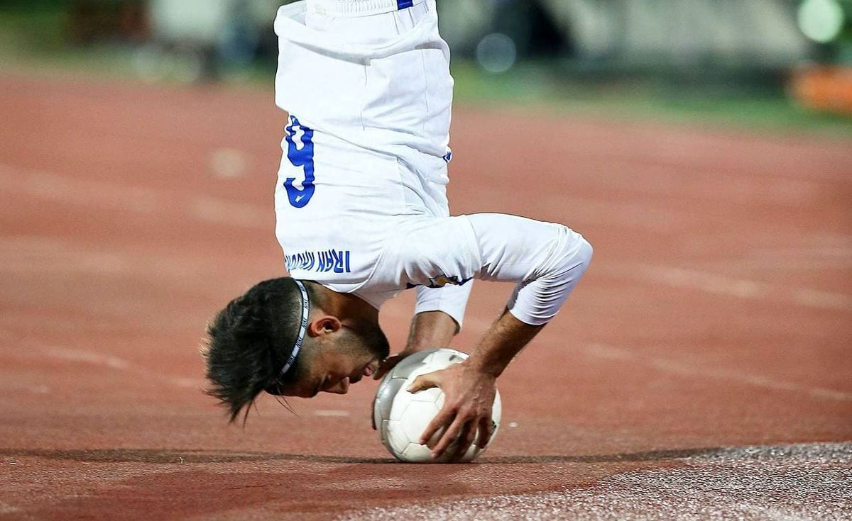 پرتاب اوت مدافع پیکان در رسانه‌های اروپایی خبرساز شد+عکس