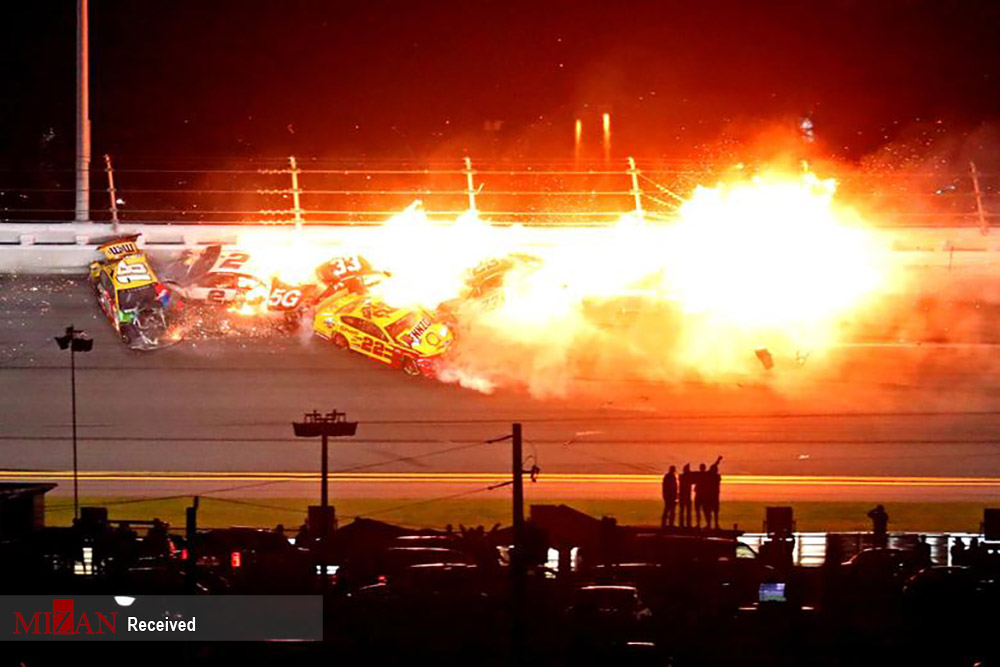 آتش گرفتن وحشتناک خودروها در دور پایانی مسابقه! + عکس
