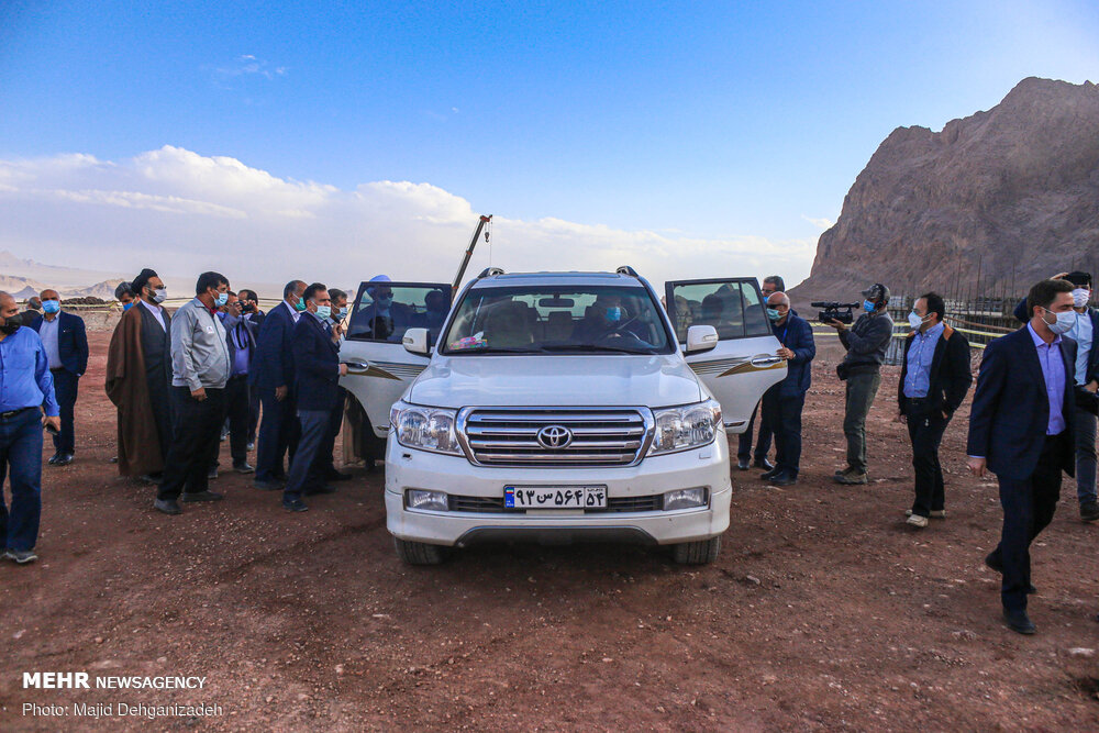 خودروی شاسی بلند وزیر صمت در سفر به یزد + عکس