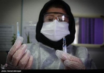 آغاز فاز دوم واکسیناسیون کادر درمان علیه ویروس کرونا در ایران+ عکس