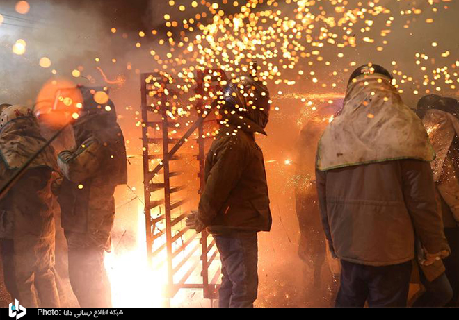  مراسم آتش بازی عجیب در تایوان + عکس