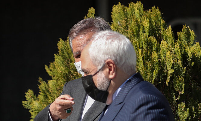 پچ پچ های ظریف و جهانگیری در حیاط پاستور + عکس