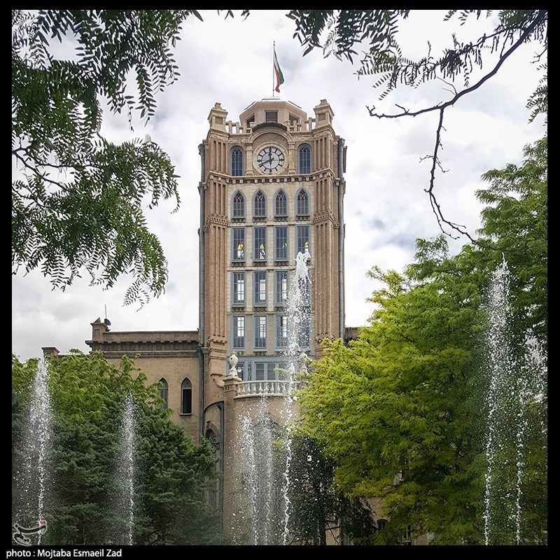 برج زیبای ساعت در تبریز + عکس