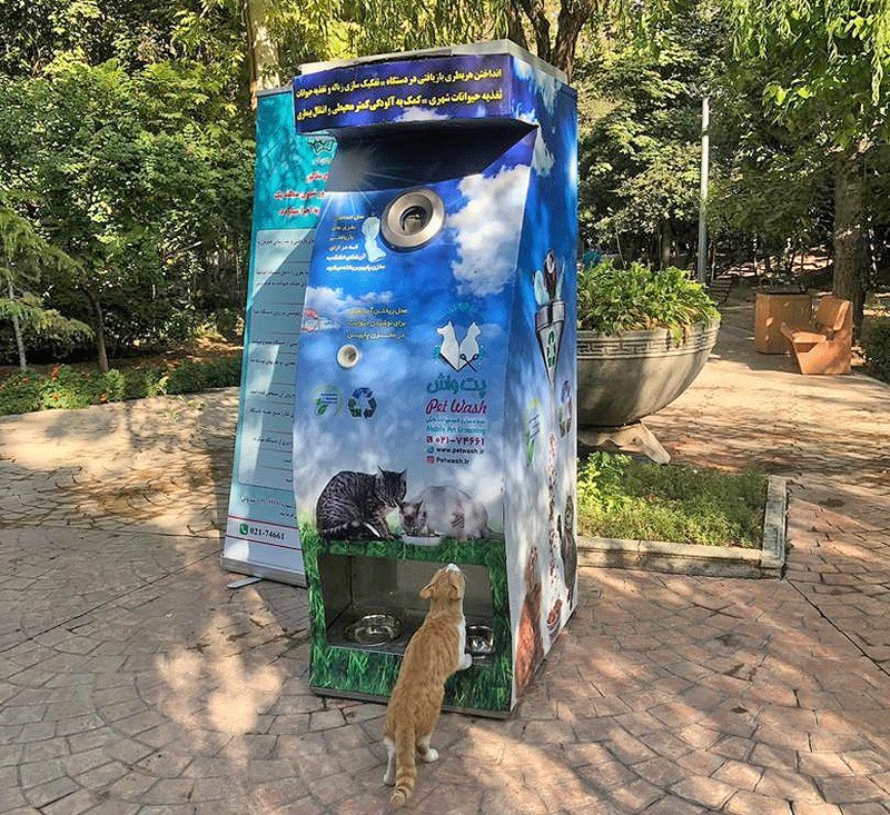 اولین دستگاه تغذیه حیوانات شهری در بوستان قیطریه نصب شد+ عکس