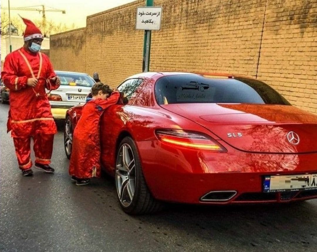 همنشینی عجیب و غم انگیز رنگ ها در تهران + عکس