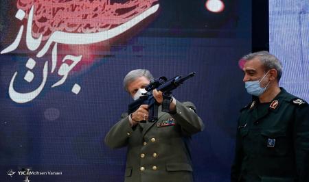 نشانه گیری وزیر دفاع در جشنواره جوان سرباز + عکس