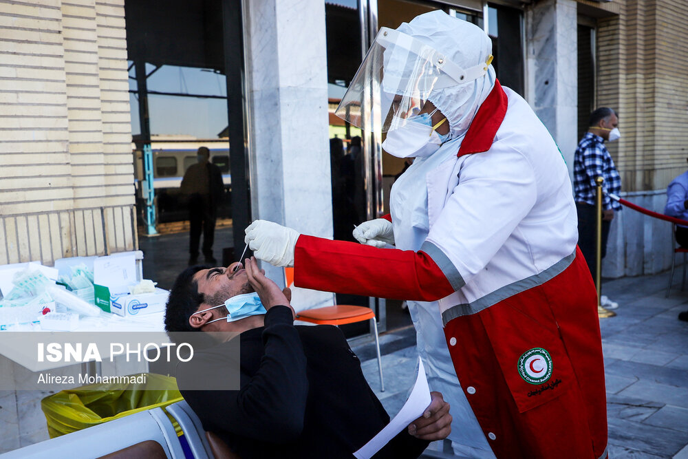  انجام تست سریع کرونا در راه‌آهن اهواز + عکس