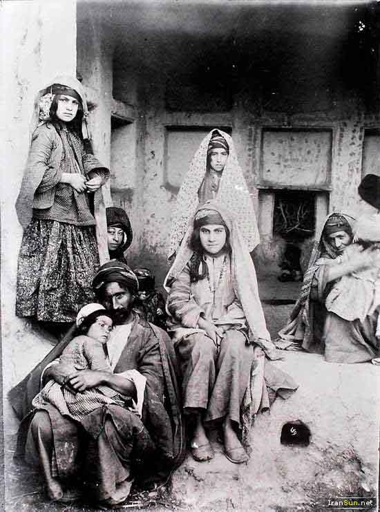 ظاهر جالب دختران یک خانواده در اواخر دوران قاجار + عکس