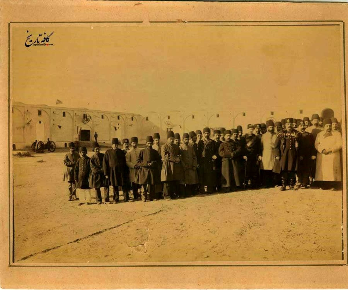 بازدید ناصرالدین‌شاه و ولیعهدش از میدان مشق تهران + عکس