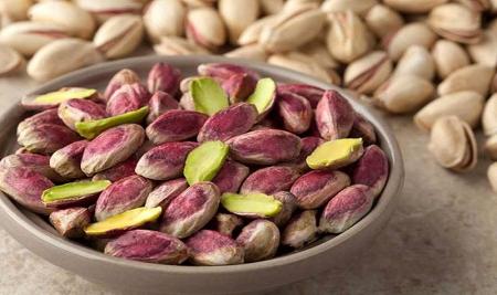 در خوردن پسته زیاده روی نکنید