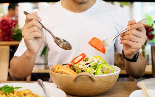 خطراتی که با حذف وعده‌های غذایی  در کمین شما نشسته