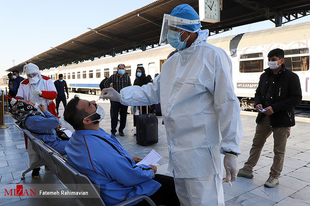 انجام تست سریع کرونا در مبادی ورودی و خروجی اهواز + عکس