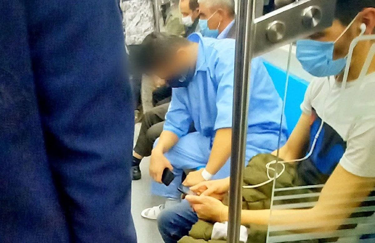 تصویر عجیب در مترو تهران خبرساز شد! + عکس