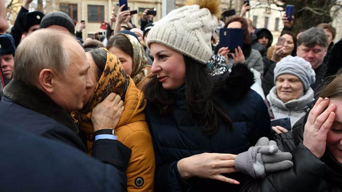 دختر روس رسماً از پوتین خواستگاری کرد +عکس