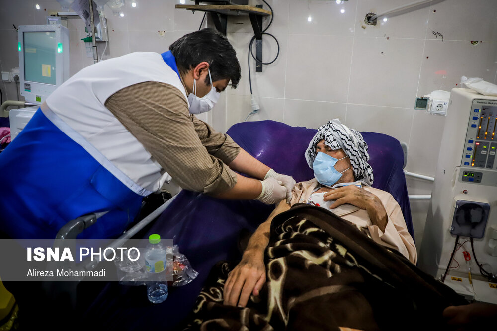 واکسیناسیون کرونا برای بیماران دیالیزی خوزستان + عکس