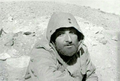 شهید مهدی باکری در اوج خستگی + عکس