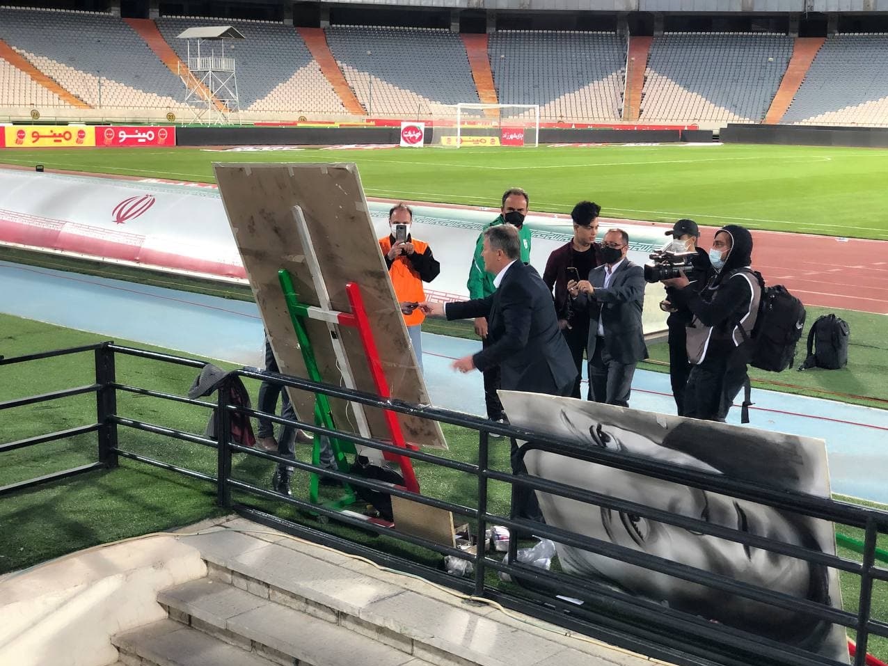 امضای اسکوچیچ پای هنرنمایی هوادار تیم ملی + عکس