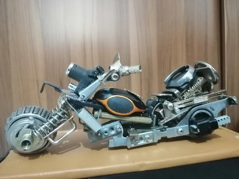 موتور ساخته شده از قطعات دور ریختنی + عکس