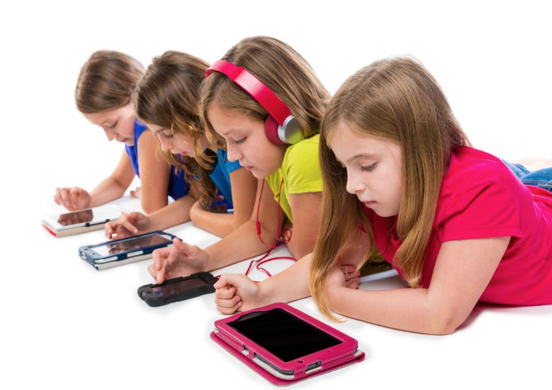  کودکان را  در استفاده از تبلت و تلفن هوشمند محدود کنید+ علت