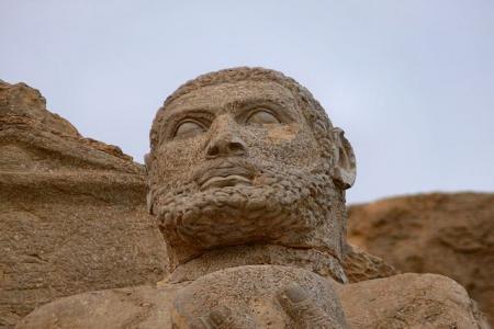 مجسمه ای که سر آن دو بار دزدیده شده است