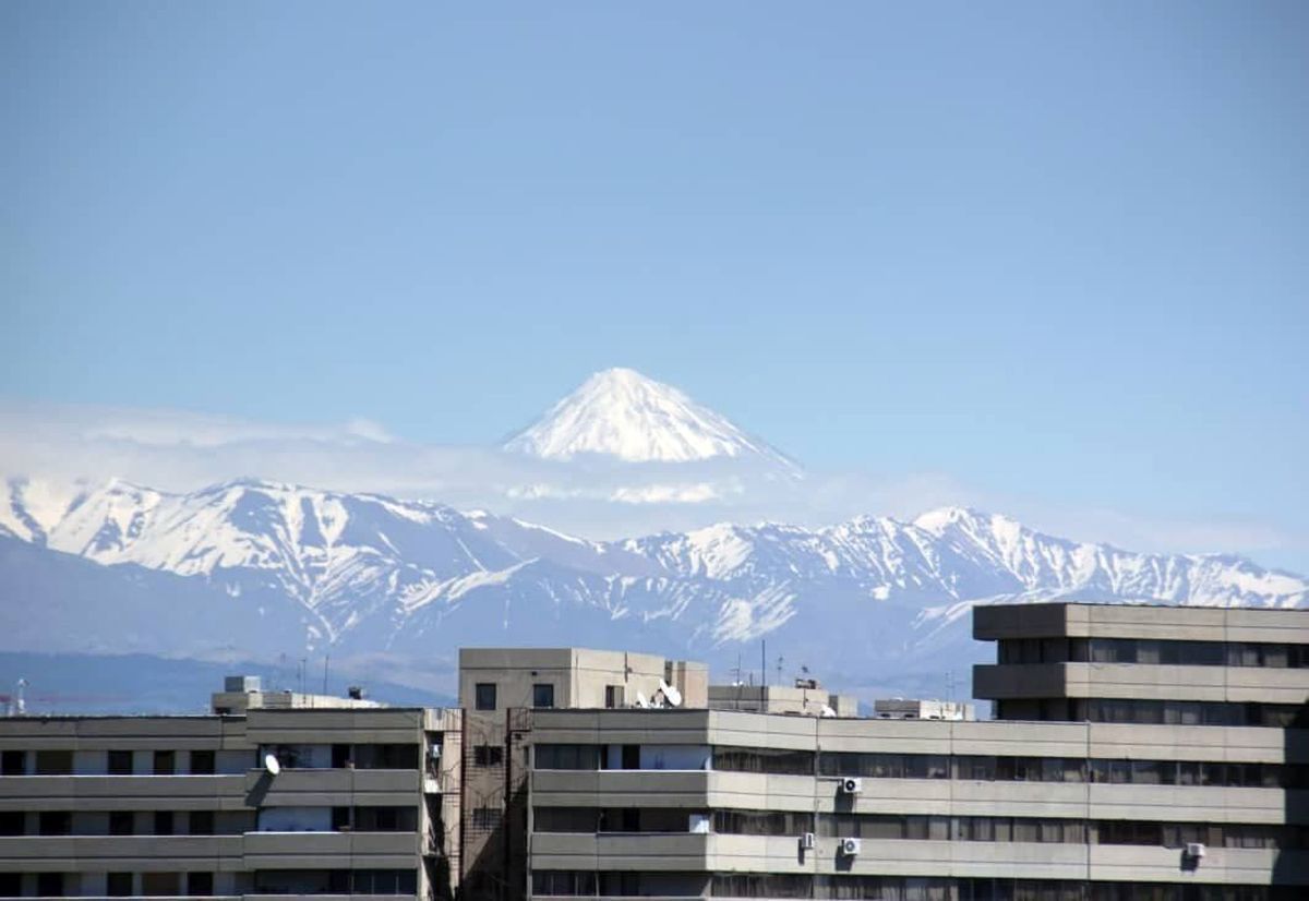 تصویری از قله دماوند در هوای پاک نوروزی