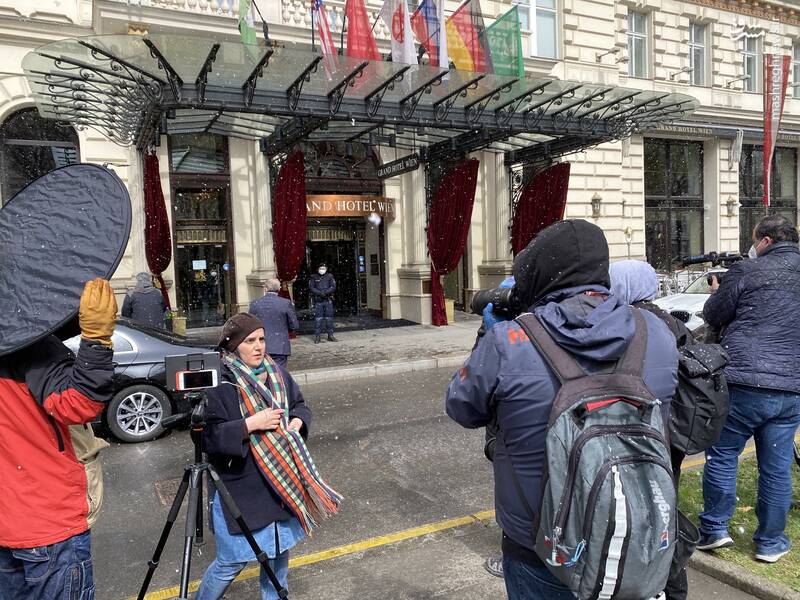 حضور خبرنگاران در محل نشست برجام در وین + عکس