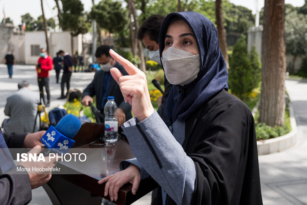 حاشیه های جلسه هیات دولت در حیاط پاستور + عکس