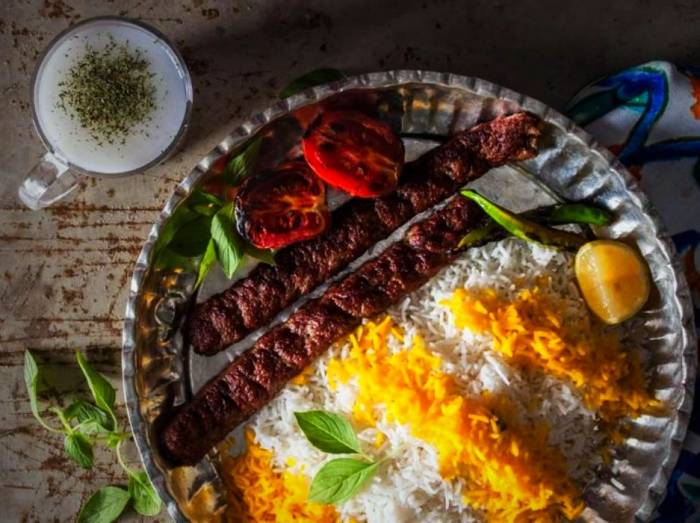  چرا رو کباب سماق میریزن ؟