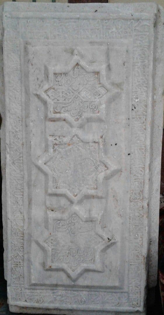 کشف سنگ مزار وزیر شاه تهماسب صفوی + عکس