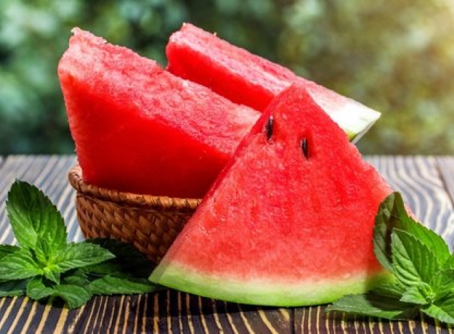 فواید استفاده از میوه شگفت انگیز تابستانی در گرما 