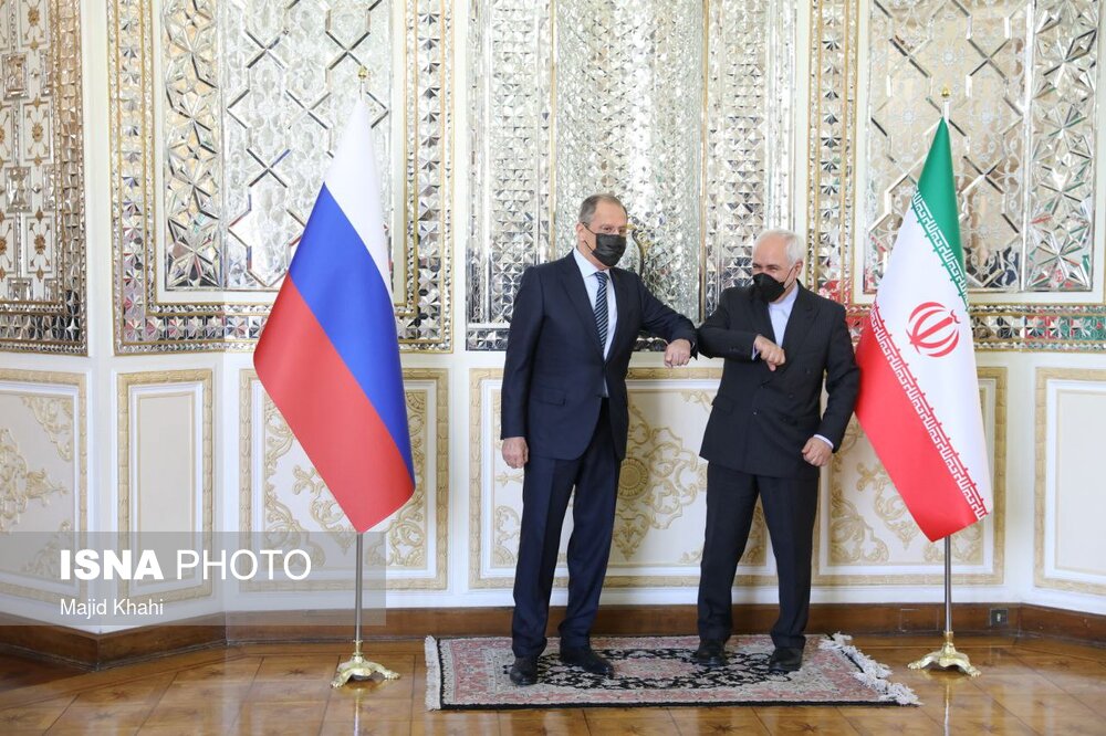 خوش و بش کرونایی ظریف با وزیر خارجه روسیه + عکس