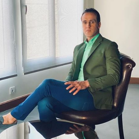  علی کریمی با استایلی کاملا رسمی + عکس