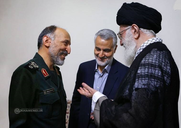 گفتگوی رهبر انقلاب با حاج قاسم و سردار حجازی + عکس