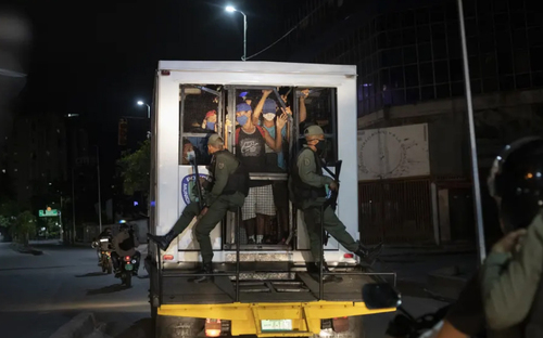 دستگیری ناقضان محدودیت های کرونایی در شهر «کاراکاس» ونزوئلا + عکس