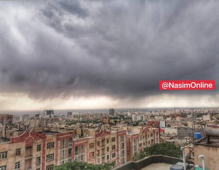 تصویری زیبا از آسمان ابری تهران + عکس