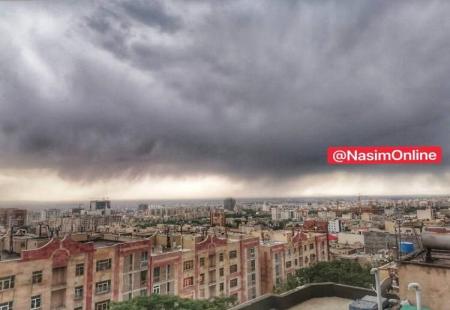 تصویری زیبا از آسمان ابری تهران + عکس