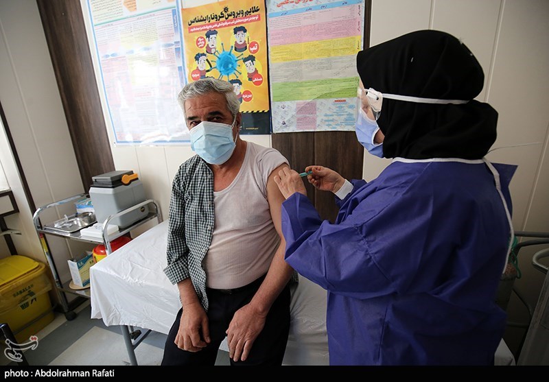 تزریق واکسن کرونا به ایثارگران و جانبازان + عکس