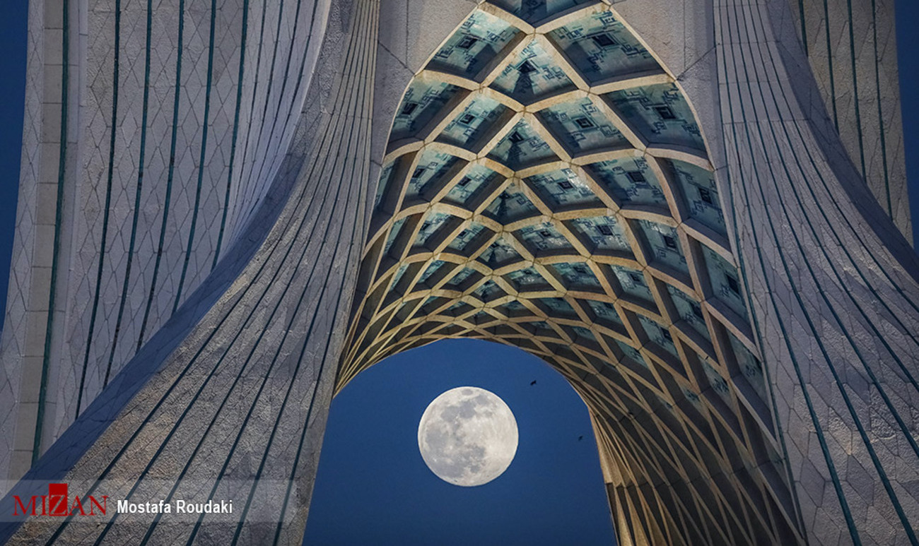 صحنه ای دیدنی از ابر ماه در تهران + عکس