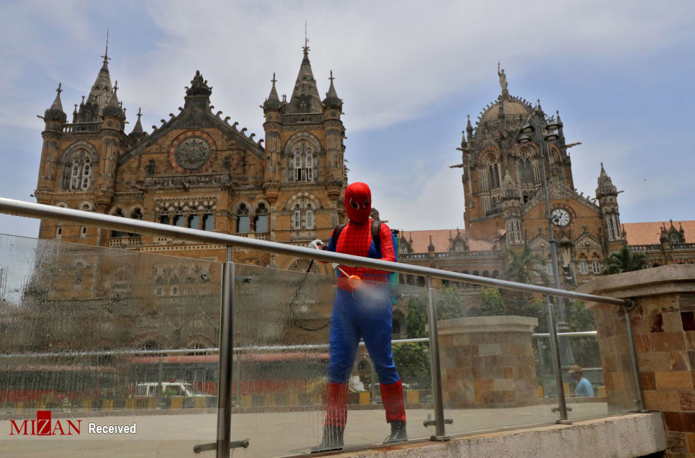 حرکت جالب مرد عنکبوتی برای نجات شهر بمبئی! + عکس
