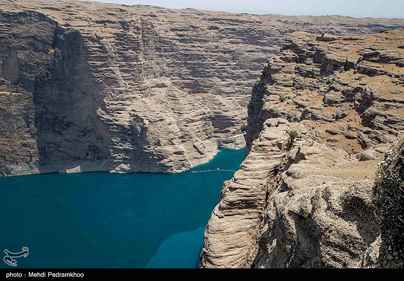 کاهش شدید حجم آب سد دز در خوزستان + عکس