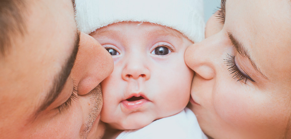 فواید و مضرات بوسیدن نوزاد