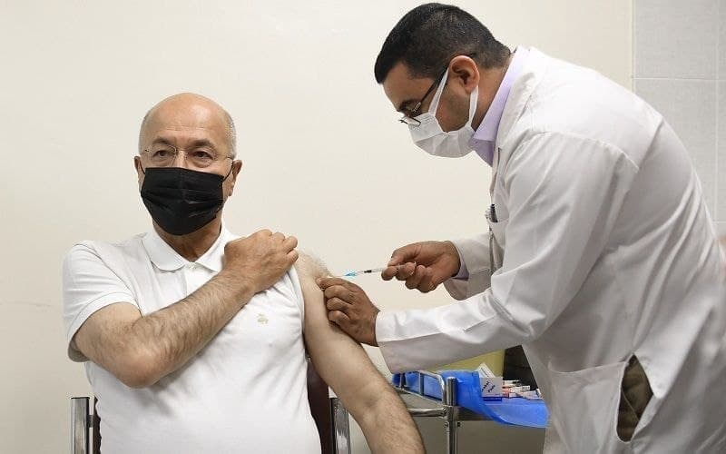 رئیس‌جمهوری عراق واکسن کرونا دریافت کرد + عکس
