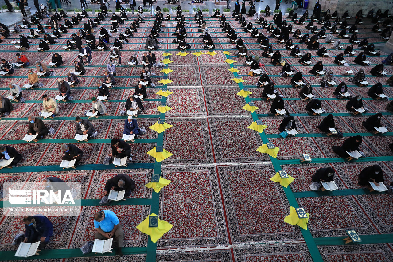 ترتیل خوانی قرآن کریم در صحن آزادی حرم مطهر رضوی+ عکس