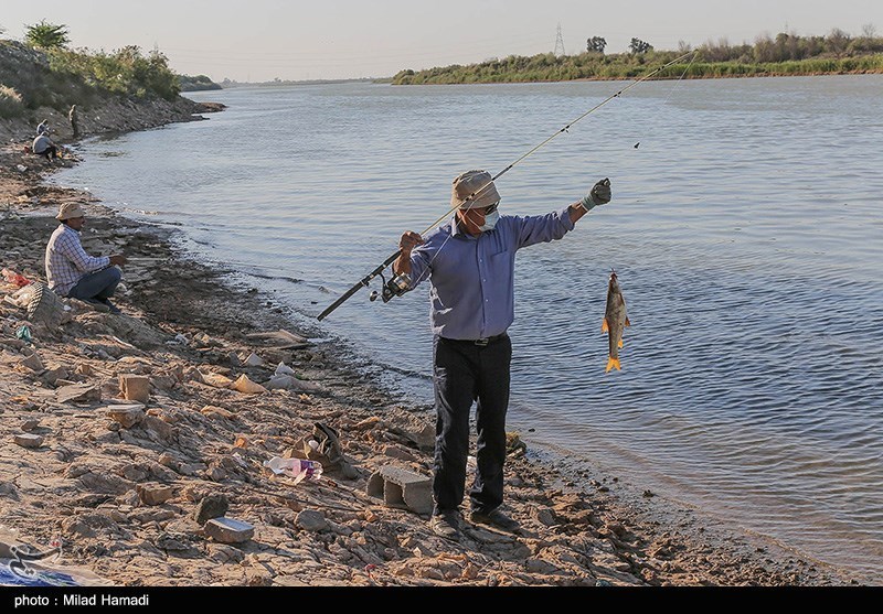 ماهی گیری در رودخانه کارون اهواز + عکس