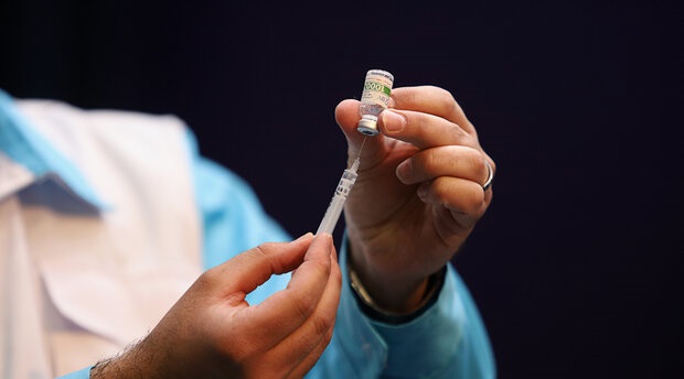 چه کسانی در فاز 2 واکسیناسیون واکسن می زنند