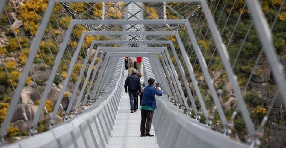افتتاح طولانی‌ترین و ترسناکترین پل معلق جهان + عکس 