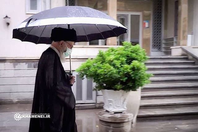 تصویری ویژه بعد از سخنرانی رهبر انقلاب + عکس