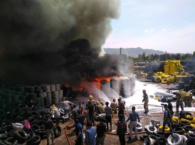 آتش‌سوزی گسترده در بارانداز کالا در مشیریه + عکس