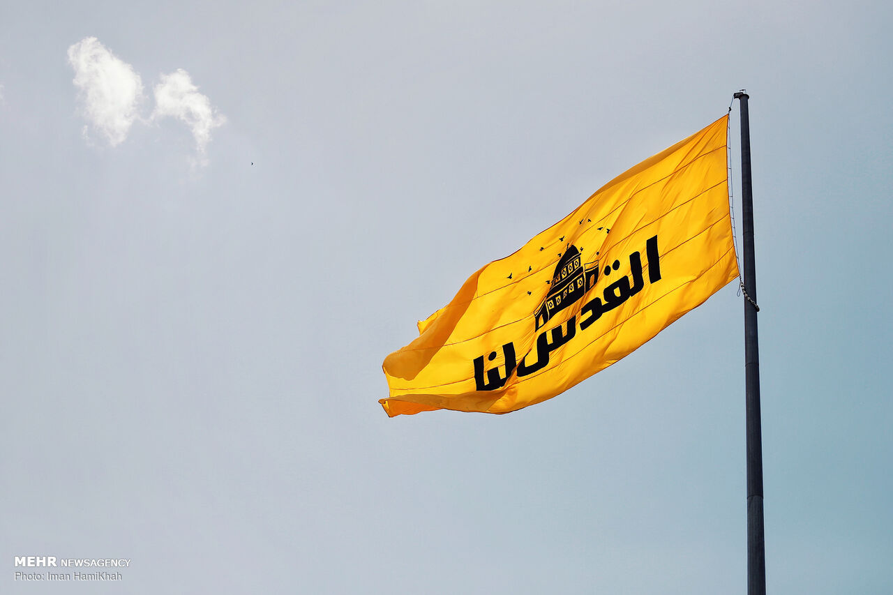 اهتزاز پرچم «القدس لنا» در همدان + عکس