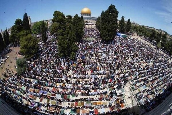هزاران فلسطینی در نماز جمعه مسجد الاقصی + عکس